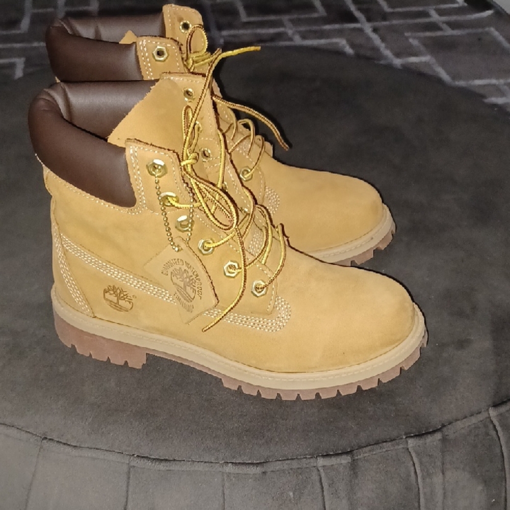 Timberland Classic Tan and Brown Boots.  Size Big Boy 5